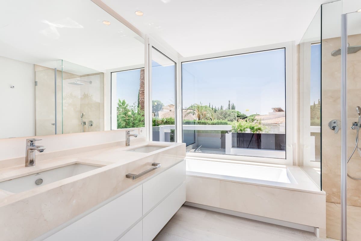 7 sypialnia Willa na sprzedaż w El Rosario z basenem garażem - 3 950 000 € (Ref: 6404266)