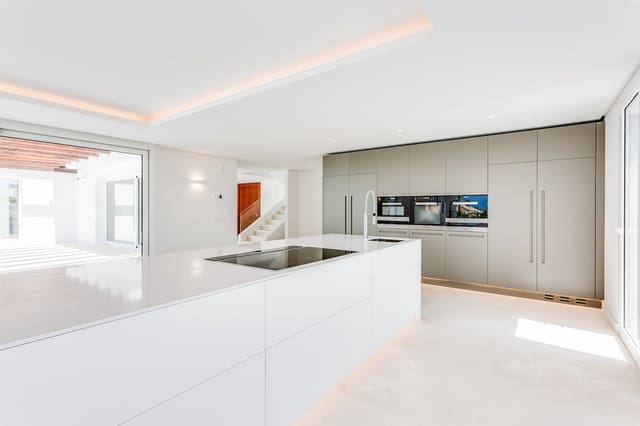 7 sypialnia Willa na sprzedaż w El Rosario, Marbella z basenem garażem - 3 950 000 € (Ref: 6404266)