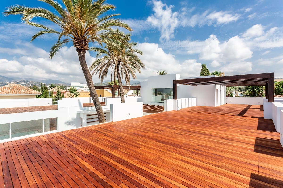 7 sypialnia Willa na sprzedaż w El Rosario z basenem garażem - 3 950 000 € (Ref: 6404266)