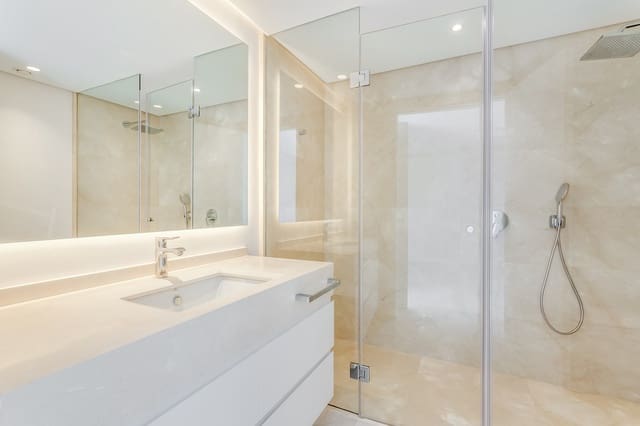 7 sypialnia Willa na sprzedaż w El Rosario, Marbella z basenem garażem - 3 950 000 € (Ref: 6404266)