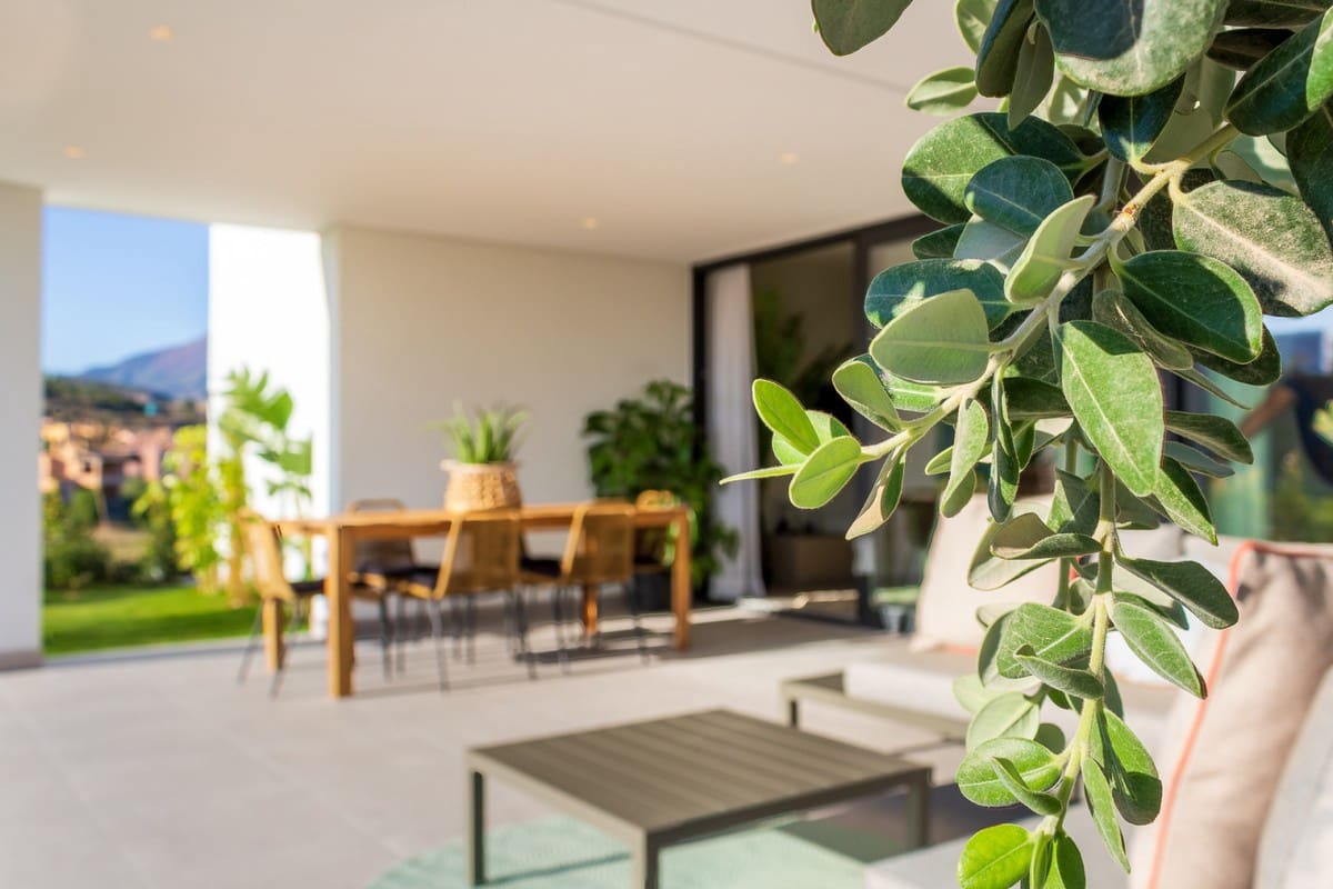 Apartamento de 2 habitaciones en Estepona en venta con piscina garaje - 325.000 € (Ref: 6466384)