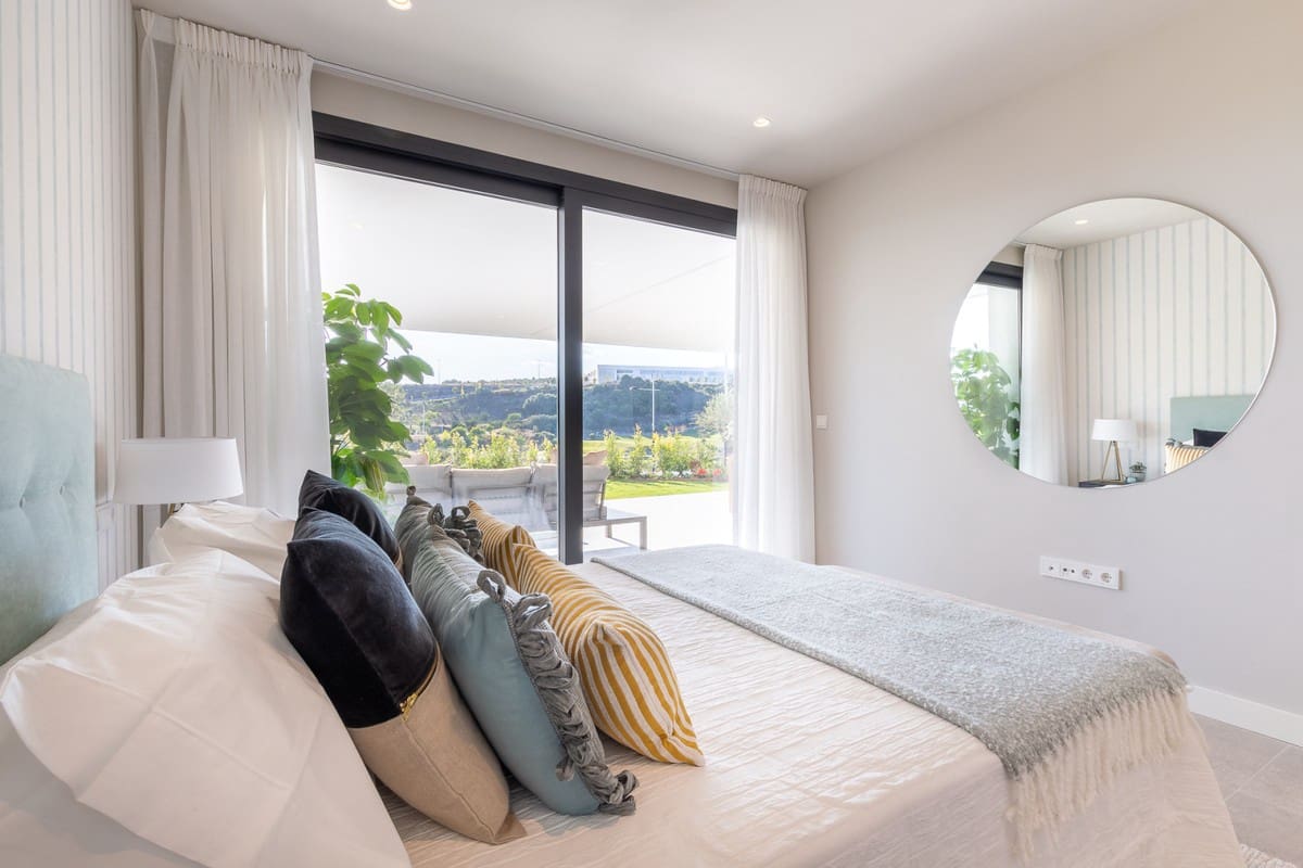 Apartamento de 2 habitaciones en Estepona en venta con piscina garaje - 325.000 € (Ref: 6466384)