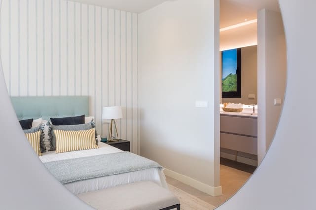 Apartamento de 2 habitaciones en Estepona en venta con piscina garaje - 325.000 € (Ref: 6466384)