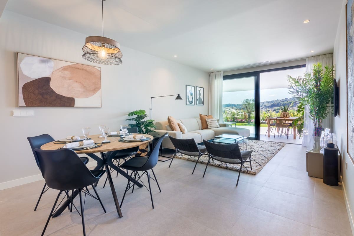 Apartamento de 2 habitaciones en Estepona en venta con piscina garaje - 325.000 € (Ref: 6466384)