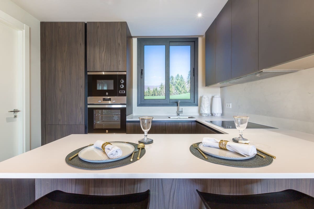 Apartamento de 2 habitaciones en Estepona en venta con piscina garaje - 325.000 € (Ref: 6466384)