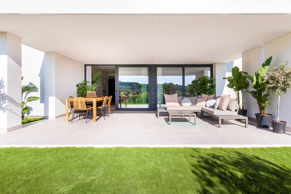 Apartamento de 2 habitaciones en Estepona en venta con piscina garaje - 325.000 € (Ref: 6466384)