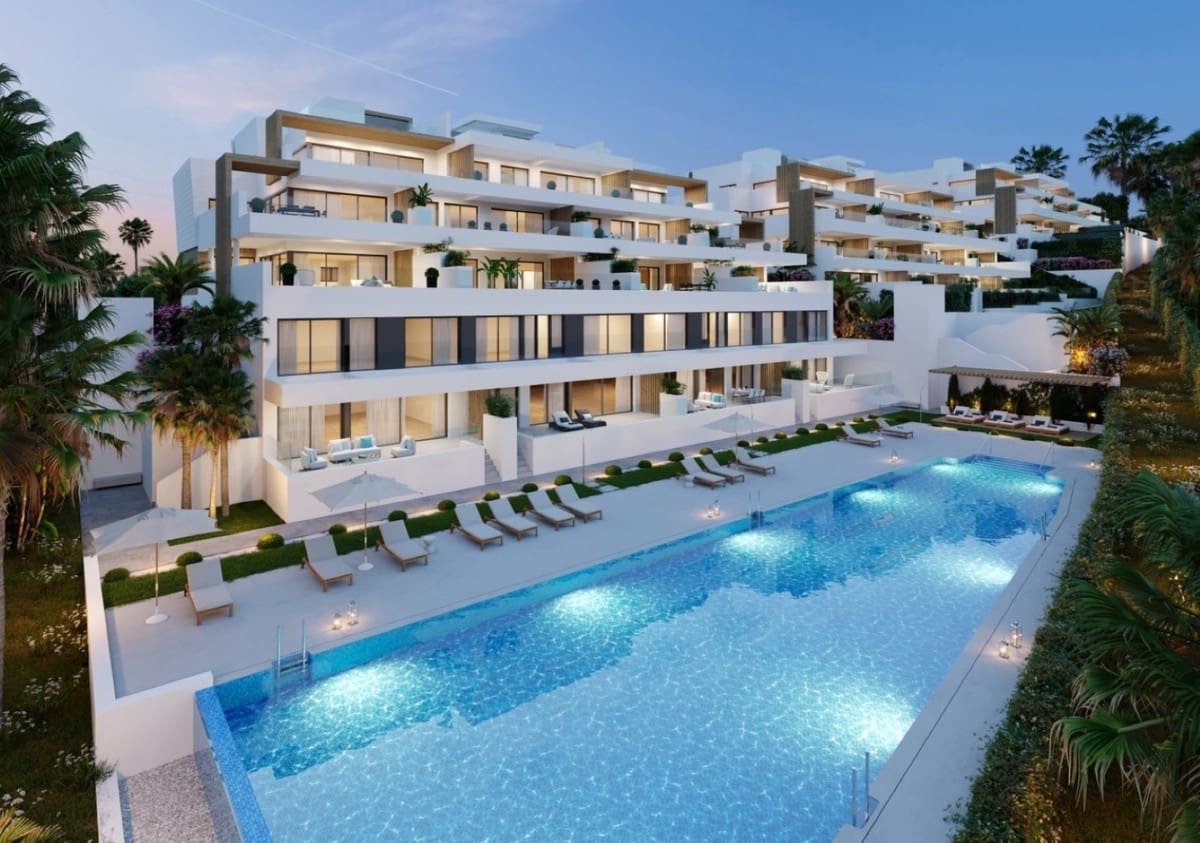 2 bedroom Apartment for sale in Estepona with pool garage - € 480,000 (Ref: 6561353)