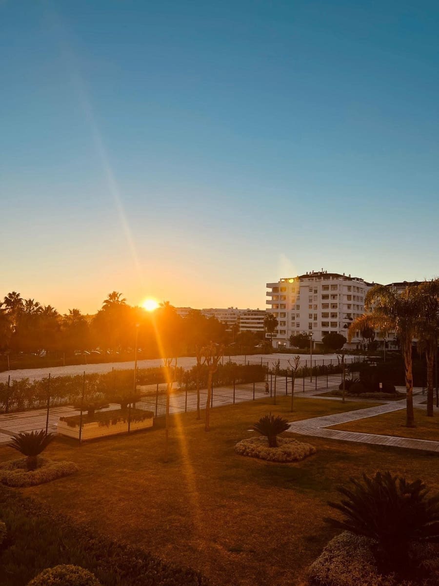 3 soverom Leilighet til salgs i Nueva Andalucia med svømmebasseng garasje - € 750 (Ref: 6574309)