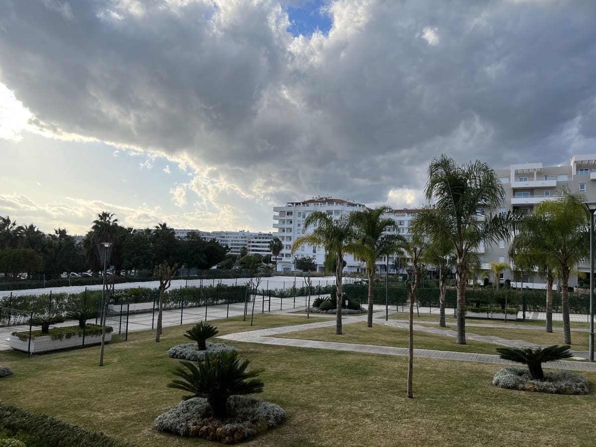 3 soverom Leilighet til salgs i Nueva Andalucia med svømmebasseng garasje - € 750 (Ref: 6574309)