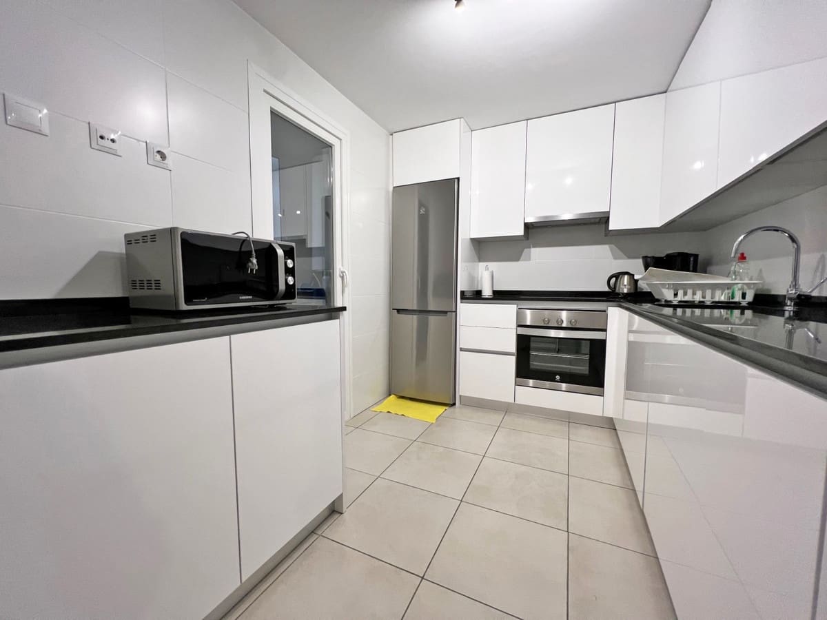 Apartamento de 3 habitaciones en Nueva Andalucia en alquiler vacacional con piscina garaje - 750 € (Ref: 6574309)