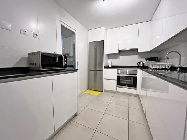 Apartamento de 3 habitaciones en Nueva Andalucia, Marbella en alquiler vacacional con piscina garaje - 750 € (Ref: 6574309)