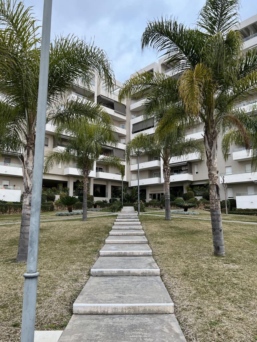 Apartamento de 3 habitaciones en Nueva Andalucia en alquiler vacacional con piscina garaje - 750 € (Ref: 6574309)