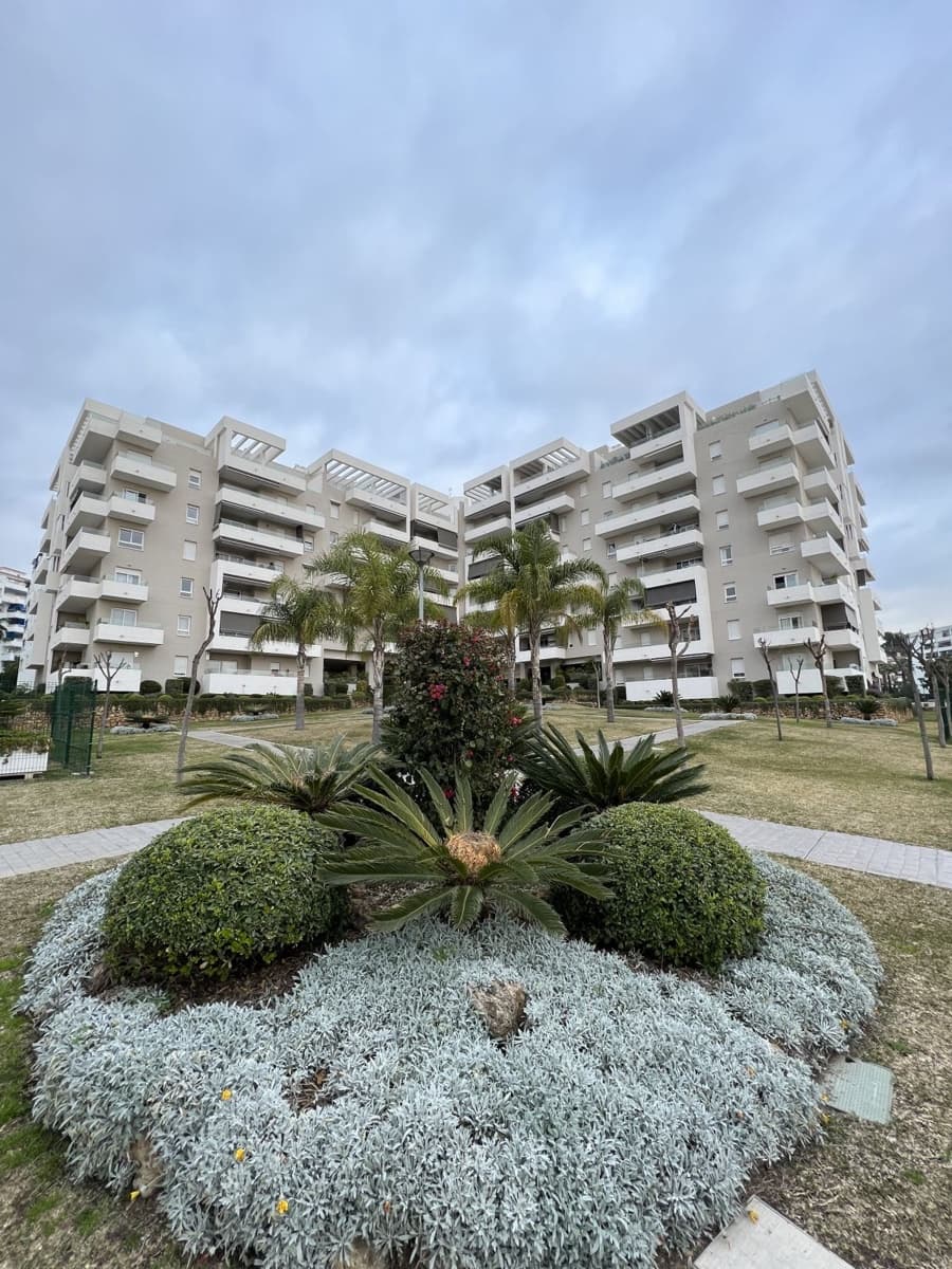 Apartamento de 3 habitaciones en Nueva Andalucia en alquiler vacacional con piscina garaje - 750 € (Ref: 6574309)