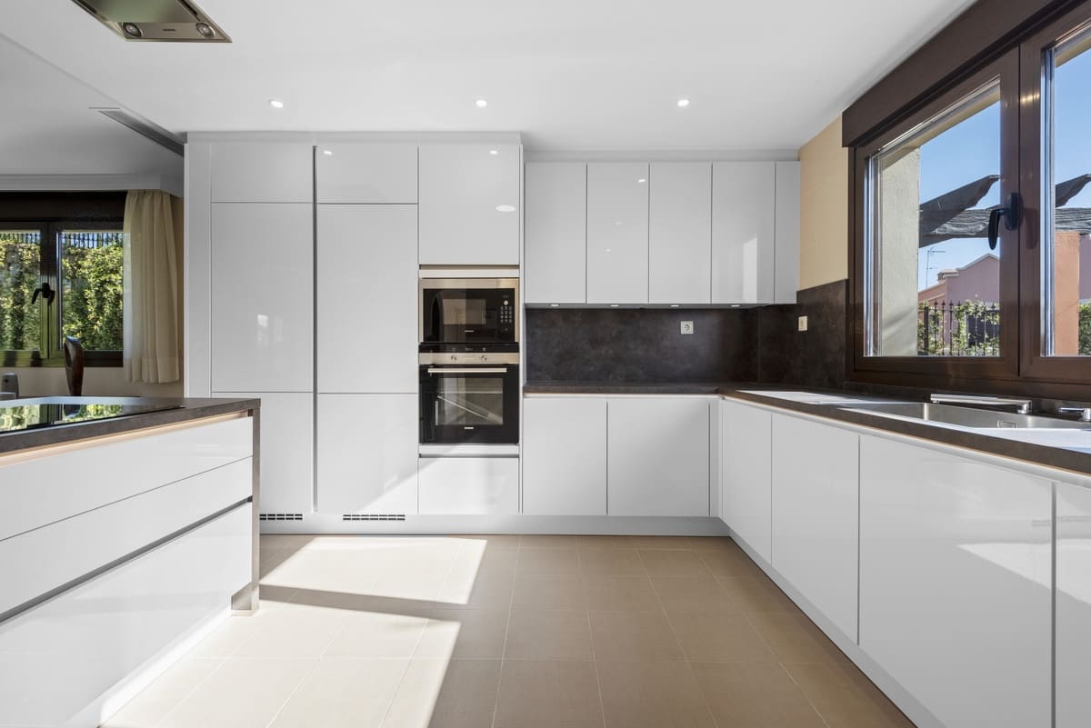 4 makuuhuone Huvila myytävänä paikassa Estepona - 718 693 € (Ref: 6582316)