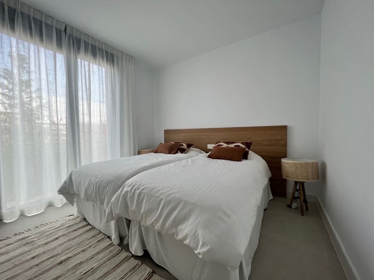 Apartamento de 4 habitaciones en Estepona en alquiler vacacional con piscina garaje - 1.350 € (Ref: 6862879)