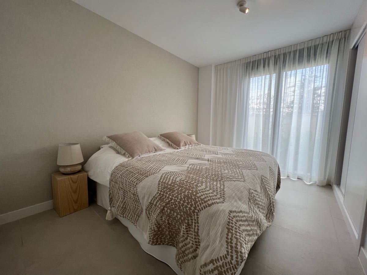 Apartamento de 4 habitaciones en Estepona en alquiler vacacional con piscina garaje - 1.350 € (Ref: 6862879)