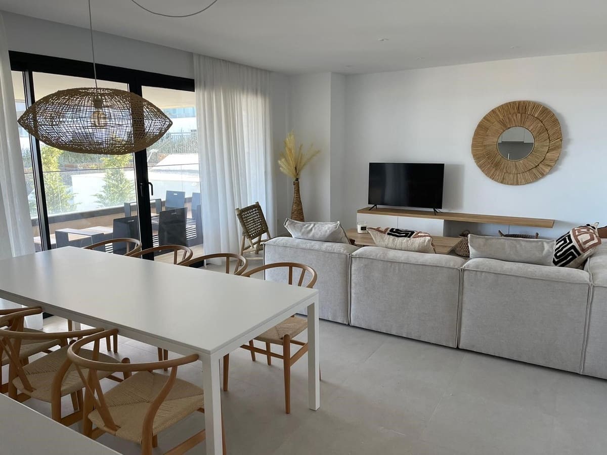 Appartement de 4 chambres de location de vacances à Estepona avec piscine garage - 1 350 € (Ref: 6862879)