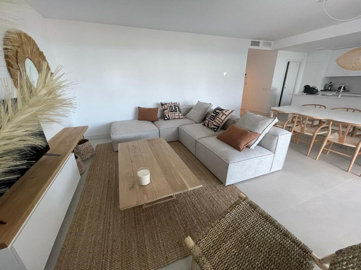Appartement de 4 chambres de location de vacances à Estepona avec piscine garage - 1 350 € (Ref: 6862879)