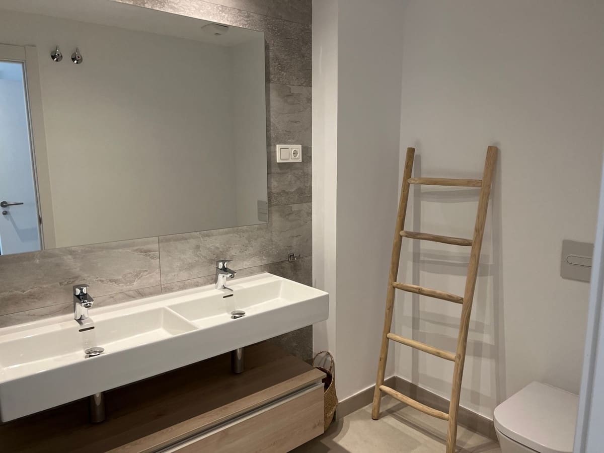 Appartement de 4 chambres de location de vacances à Estepona avec piscine garage - 1 350 € (Ref: 6862879)