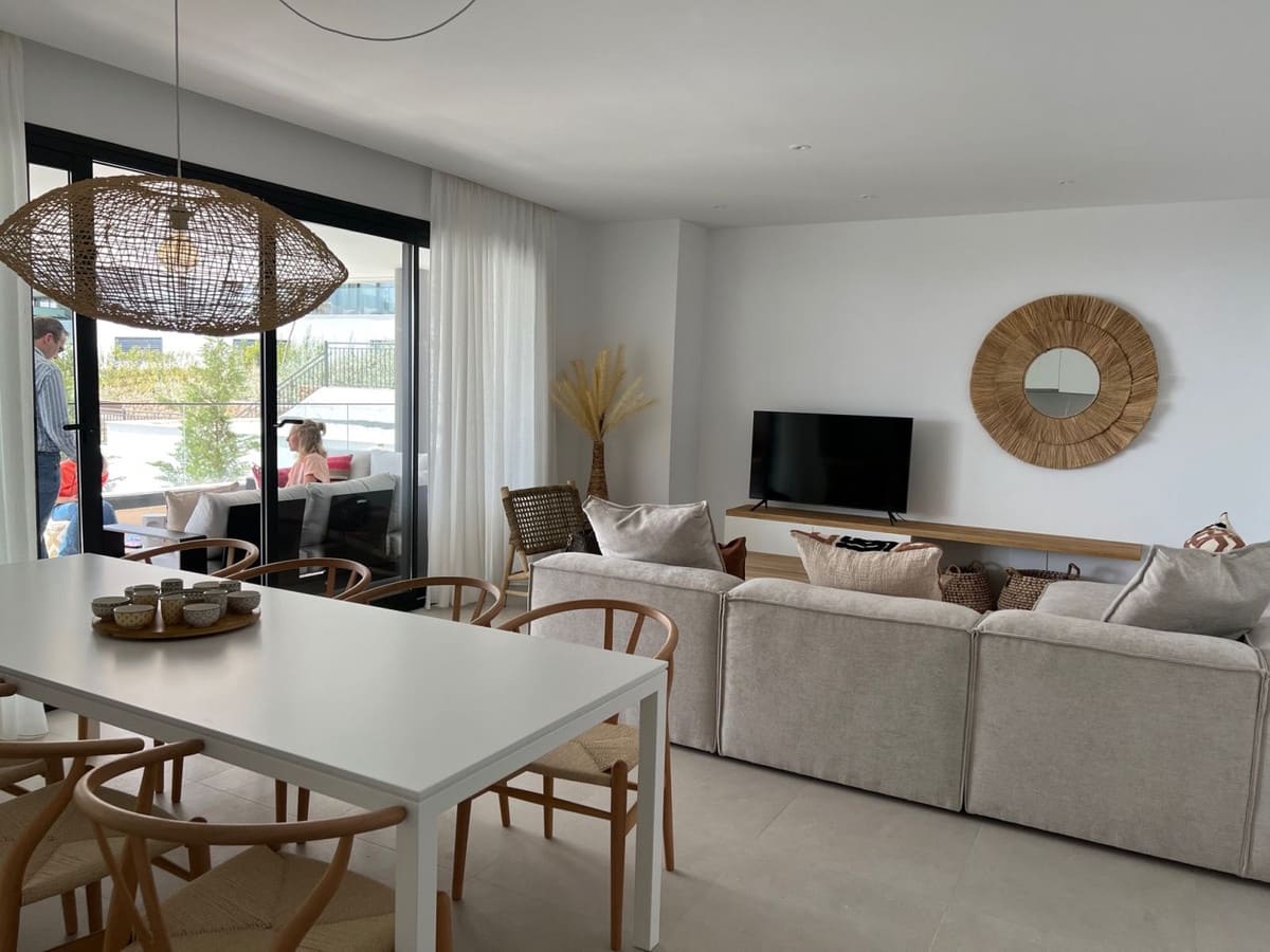 Appartement de 4 chambres de location de vacances à Estepona avec piscine garage - 1 350 € (Ref: 6862879)