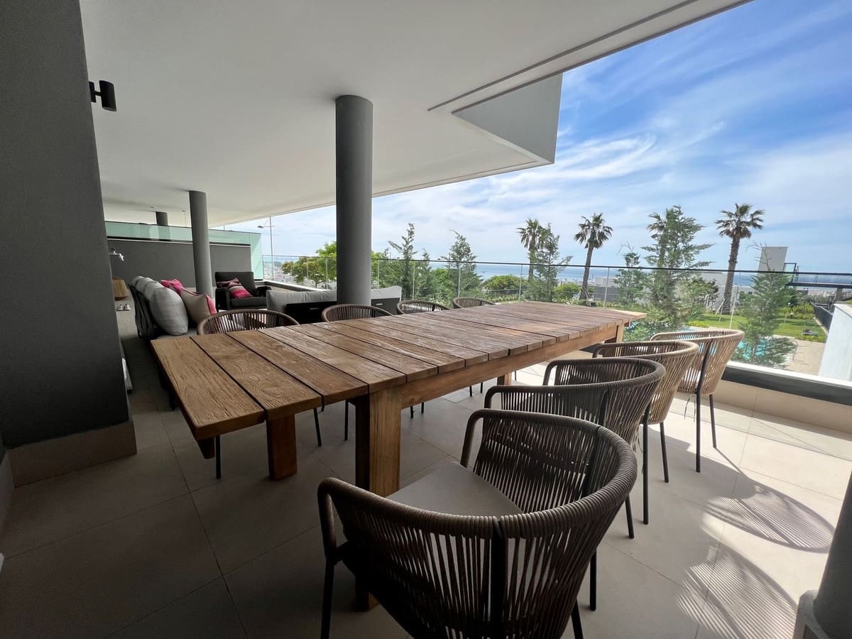 Appartement de 4 chambres de location de vacances à Estepona avec piscine garage - 1 350 € (Ref: 6862879)