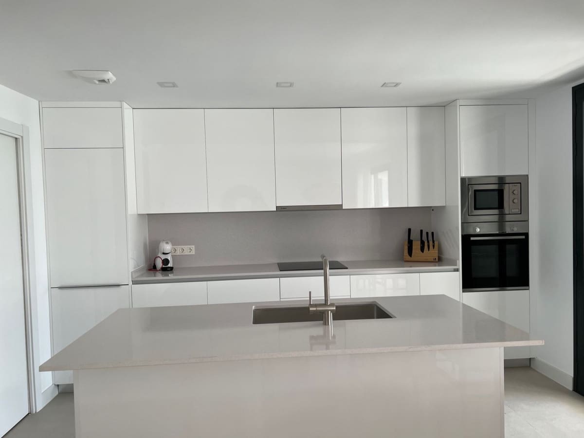 4 makuuhuone Huoneisto lomavuokrausta paikassa Estepona mukana uima-altaan 
autotalli - 1 350 € (Ref: 6862879)