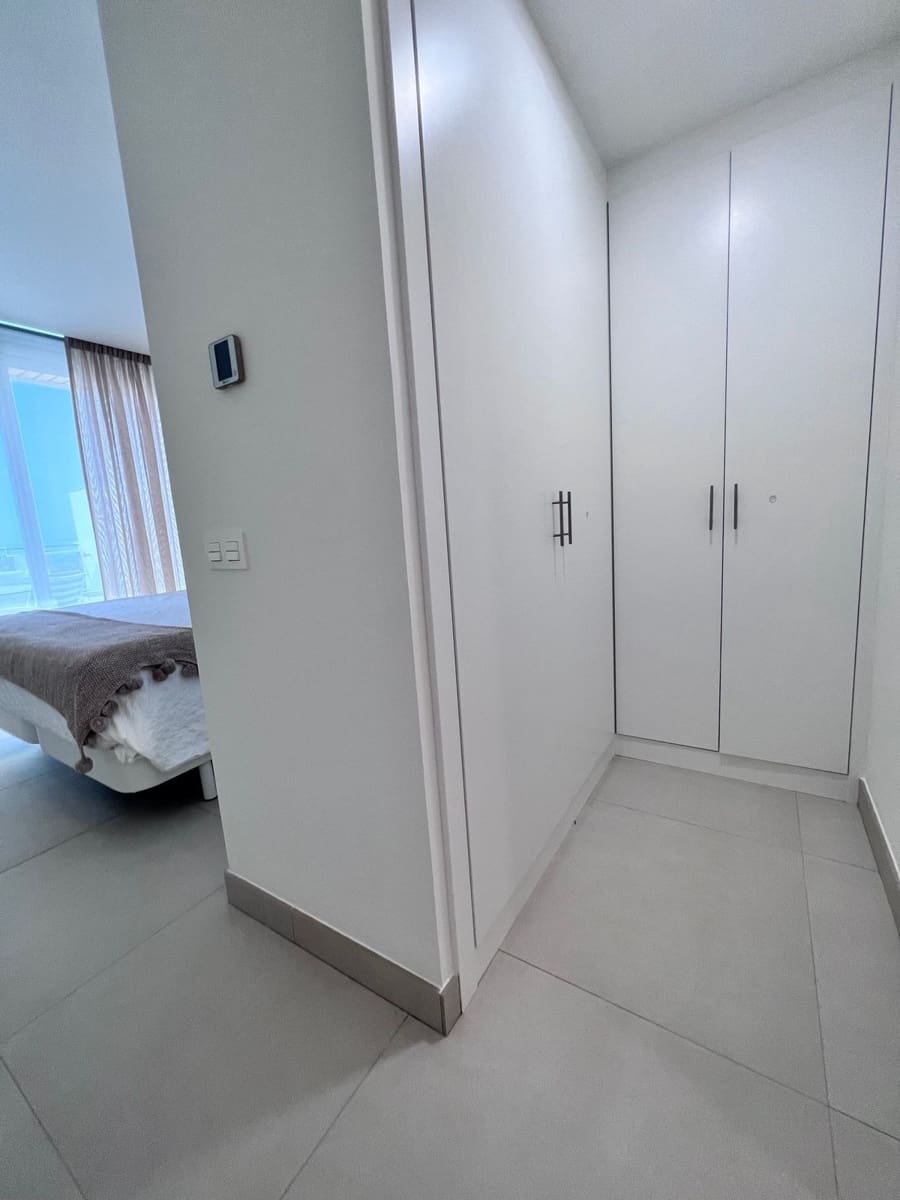   2 soveværelse   ferieLejlighed i La Cala de Mijas   med   swimmingpool  garage  - € 1.500 (Ref: 6973613)