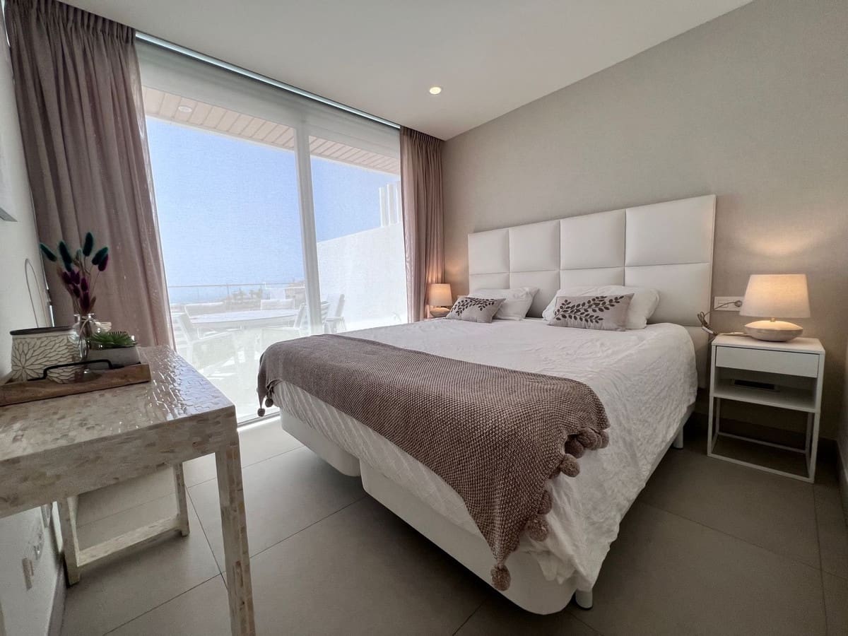   2 soveværelse   ferieLejlighed i La Cala de Mijas   med   swimmingpool  garage  - € 1.500 (Ref: 6973613)