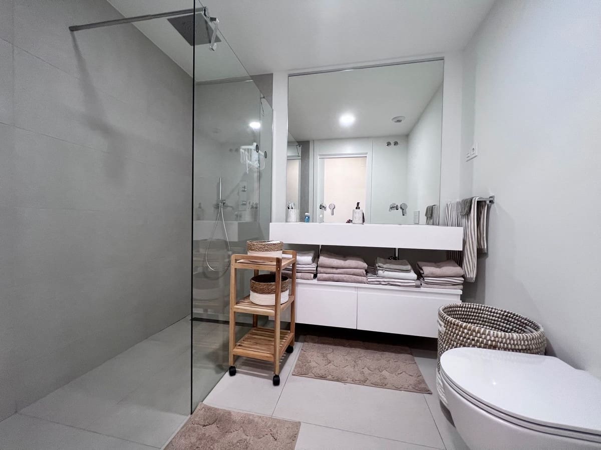   2 soveværelse   ferieLejlighed i La Cala de Mijas   med   swimmingpool  garage  - € 1.500 (Ref: 6973613)