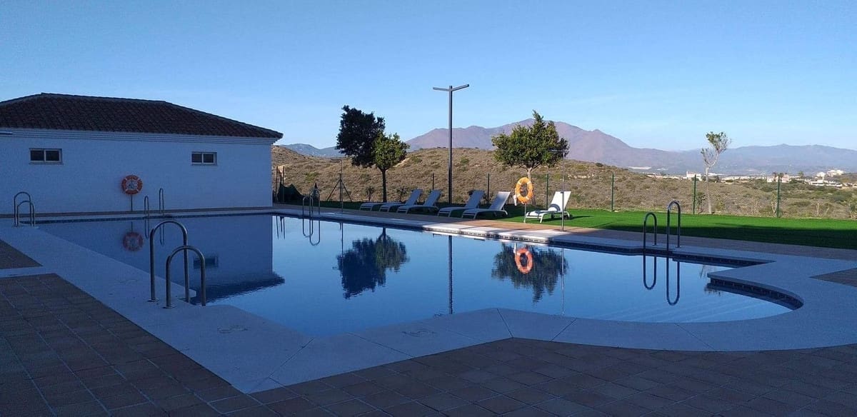 2 bedroom Apartment for holiday rental in Manilva with pool garage - € 500 (Ref: 7016879)