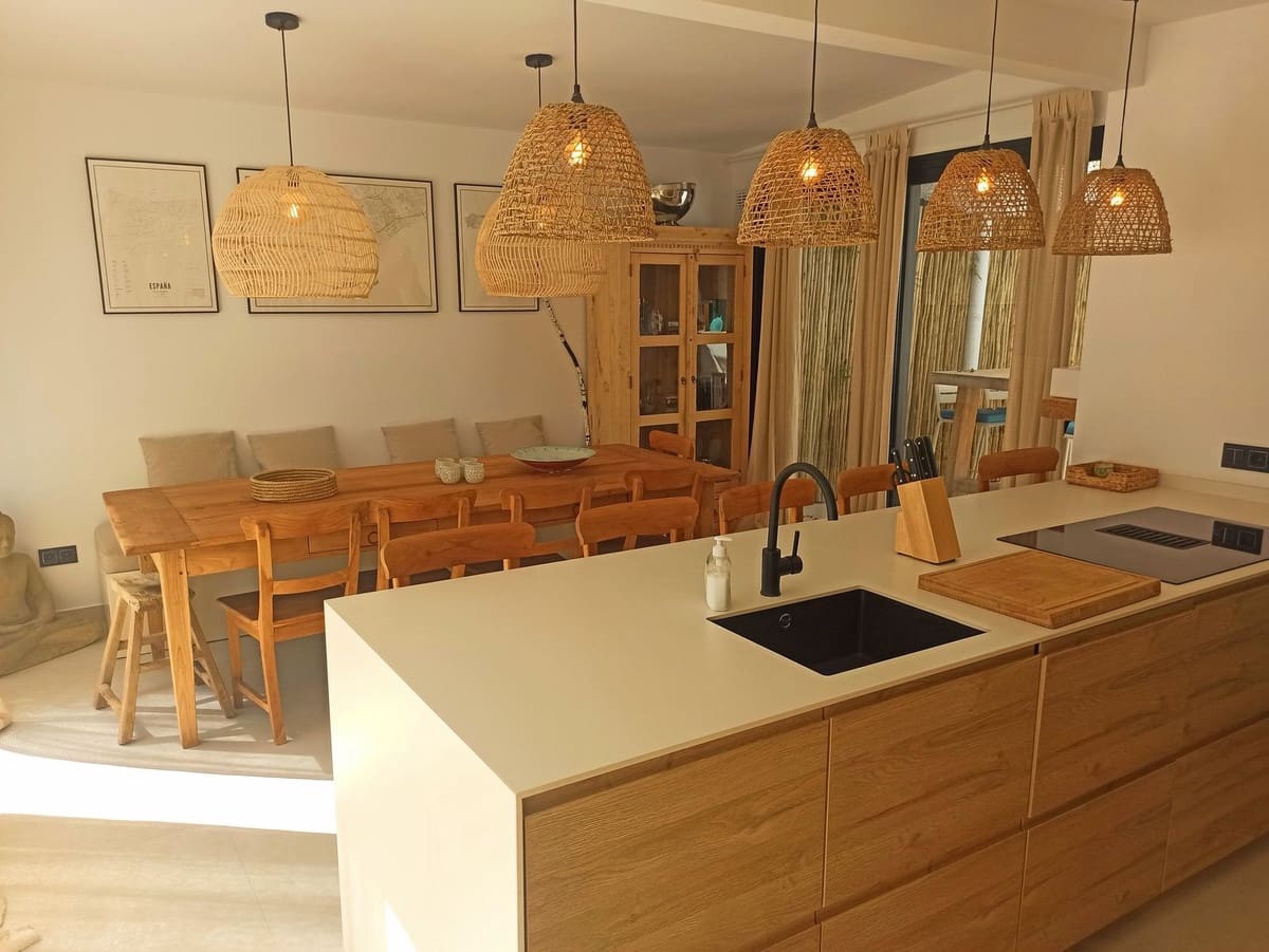 4 slaapkamer Villa voor vakantieverhuur in Costalita met zwembad garage - € 2.300 (Ref: 7029419)