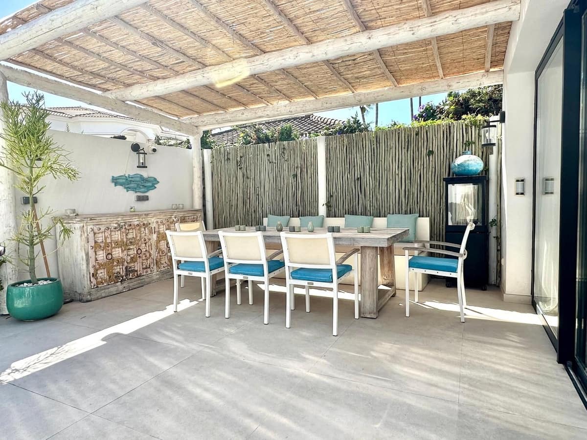 4 slaapkamer Villa voor vakantieverhuur in Costalita met zwembad garage - € 2.300 (Ref: 7029419)