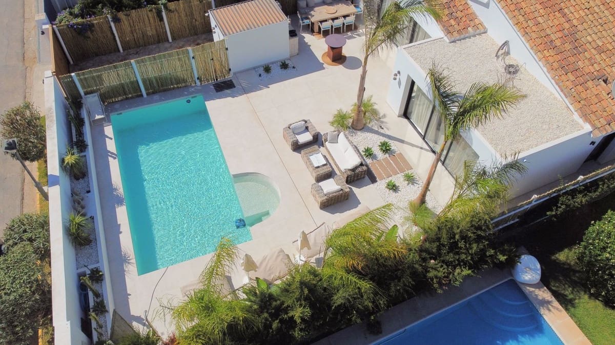 4 slaapkamer Villa voor vakantieverhuur in Costalita met zwembad garage - € 2.300 (Ref: 7029419)