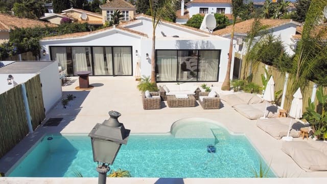 Chalet de 4 habitaciones en Costalita, Estepona en alquiler vacacional con piscina garaje - 2.300 € (Ref: 7029419)