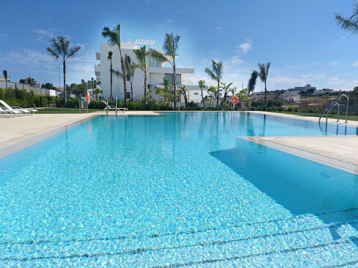 Appartement de 3 chambres de location de vacances à Estepona avec piscine garage - 1 890 € (Ref: 7205944)