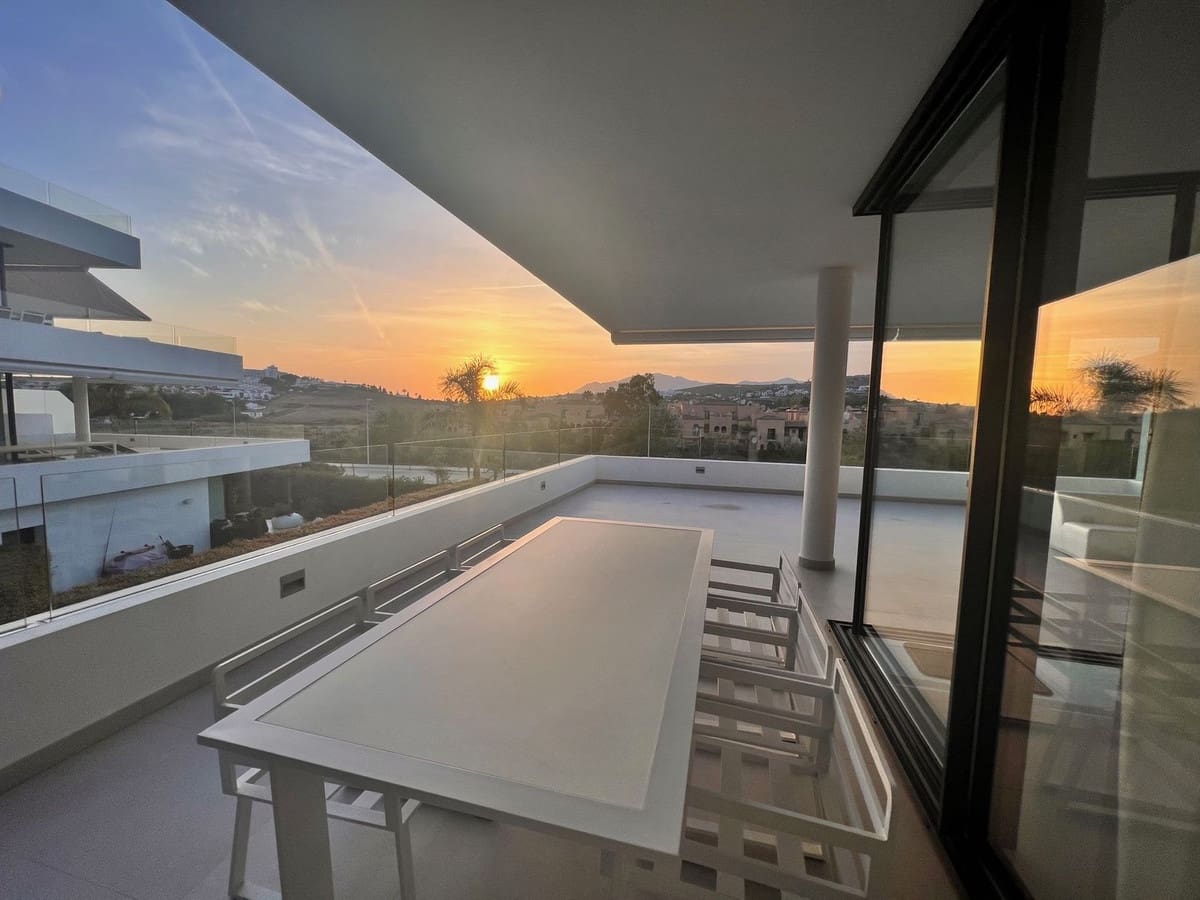 Appartement de 3 chambres de location de vacances à Estepona avec piscine garage - 1 890 € (Ref: 7205944)