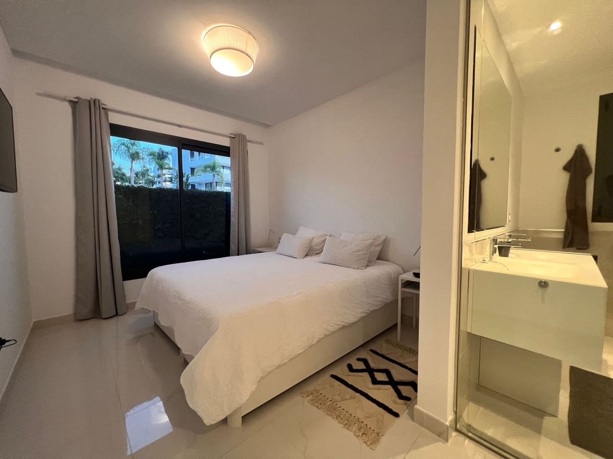 Appartement de 3 chambres de location de vacances à Estepona avec piscine garage - 1 890 € (Ref: 7205944)