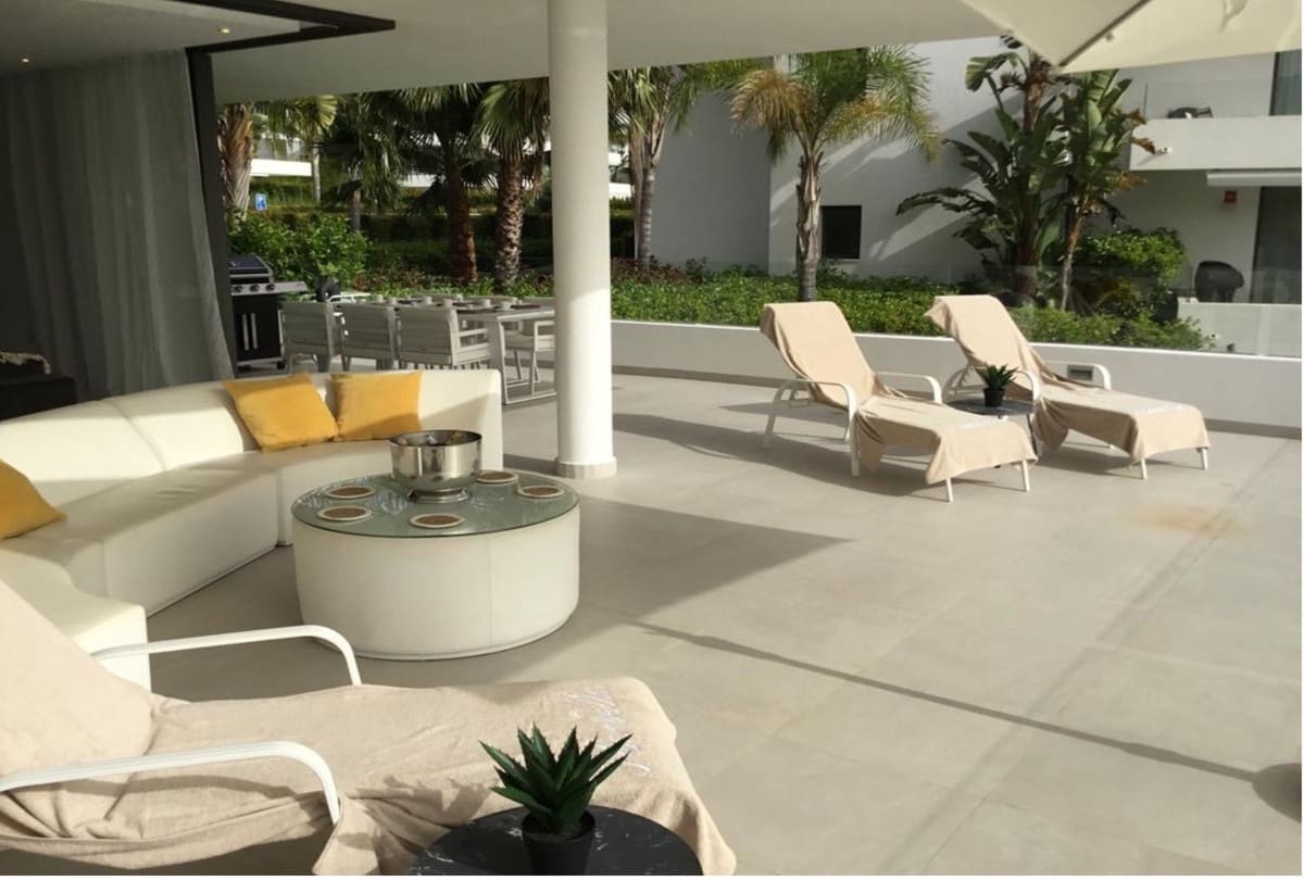 3 sovrum Lägenhet för semesterbostäder i Estepona med pool garage - 1 890 € (Ref: 7205944)