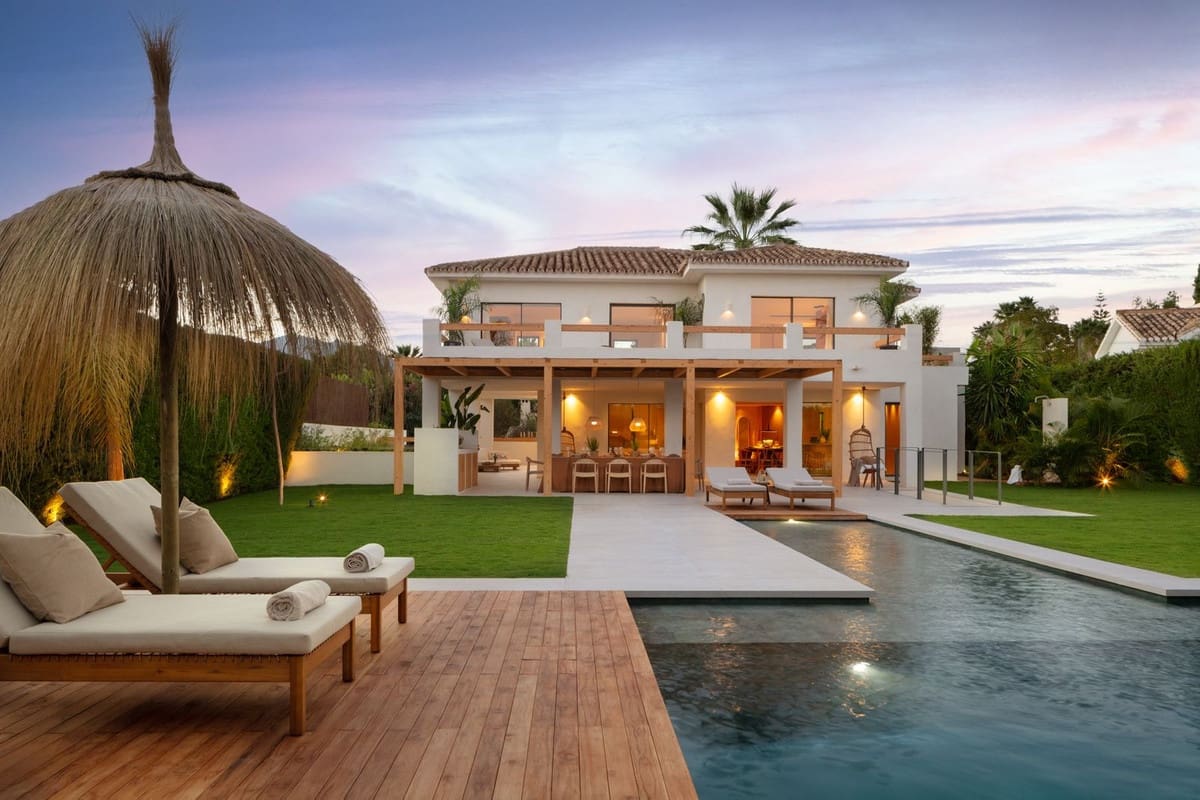 Chalet de 5 habitaciones en Nueva Andalucia en venta con piscina garaje - 3.795.000 € (Ref: 7272122)