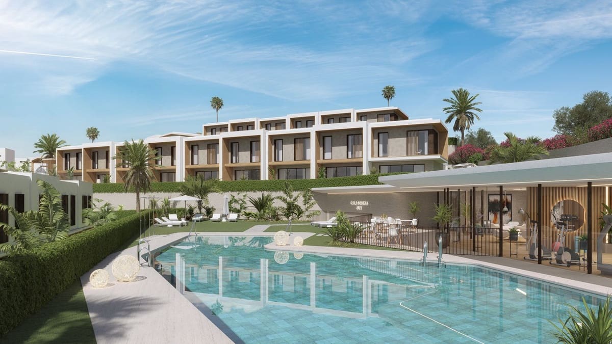 3 bedroom Townhouse for sale in Mijas Costa with pool garage - € 675,000 (Ref: 7604407)