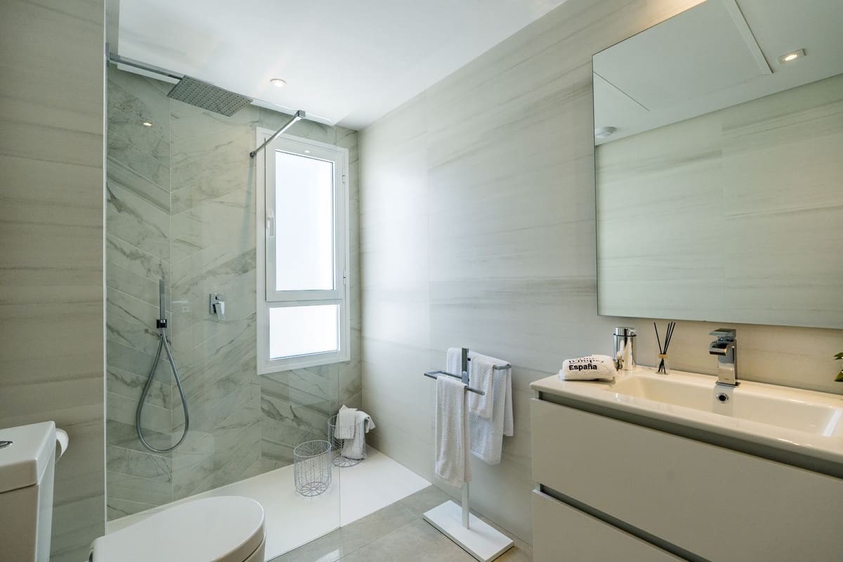 2 quarto Apartamento para venda em San Roque com piscina garagem - 360 000 € (Ref: 7620147)