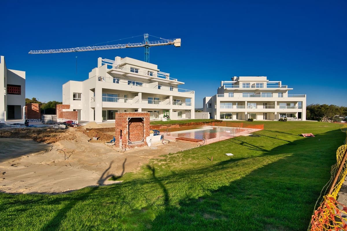 2 quarto Apartamento para venda em San Roque com piscina garagem - 360 000 € (Ref: 7620147)