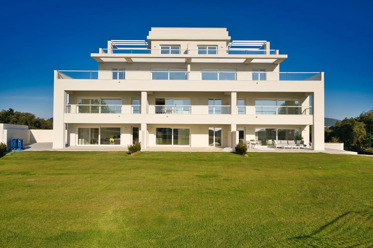 2 quarto Apartamento para venda em San Roque com piscina garagem - 360 000 € (Ref: 7620147)