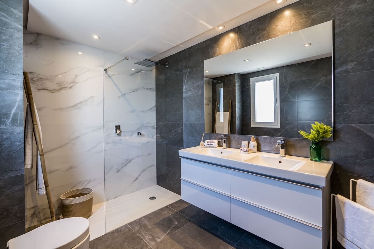 2 quarto Apartamento para venda em San Roque com piscina garagem - 360 000 € (Ref: 7620147)