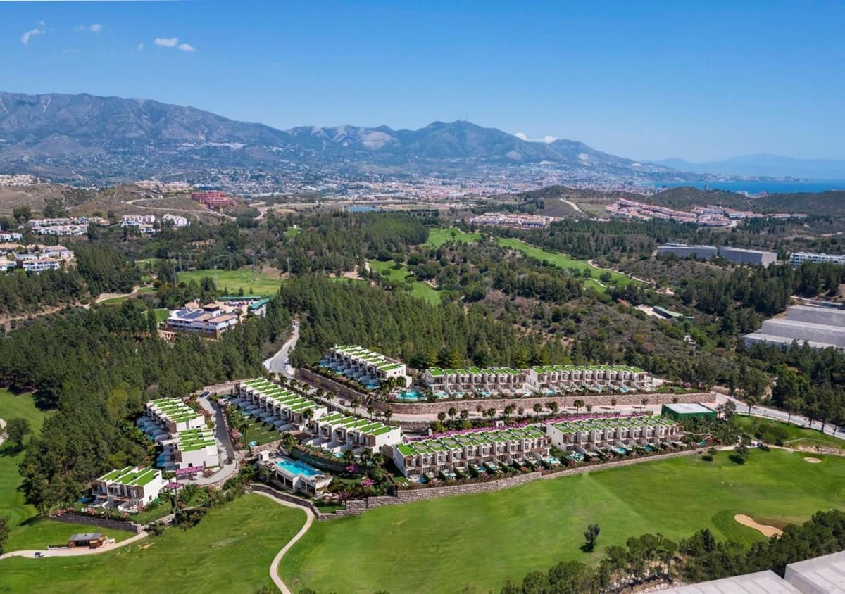 3 bedroom Townhouse for sale in Mijas Costa with pool garage - € 957,000 (Ref: 7821970)