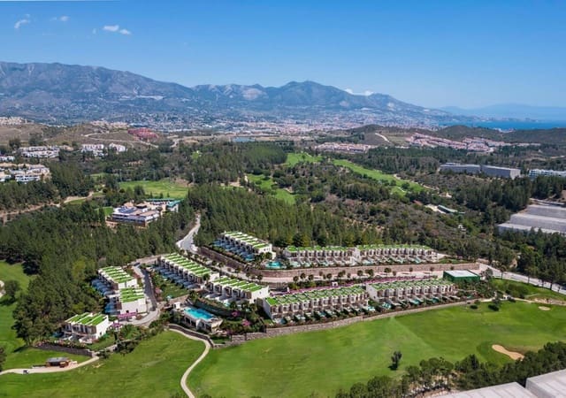 3 bedroom Townhouse for sale in Mijas Costa, Mijas with pool garage - € 957,000 (Ref: 7821970)