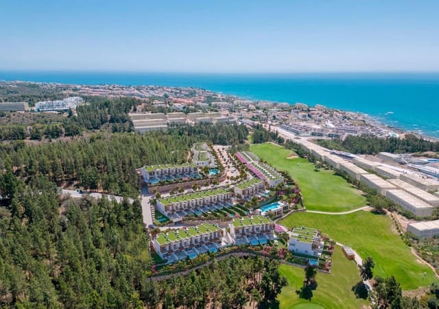 3 bedroom Townhouse for sale in Mijas Costa, Mijas with pool garage - € 957,000 (Ref: 7821970)
