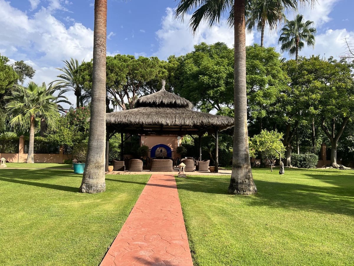 2 soveværelse Lejlighed til leje i Marbella med swimmingpool garage - € 1.800 (Ref: 7842309)