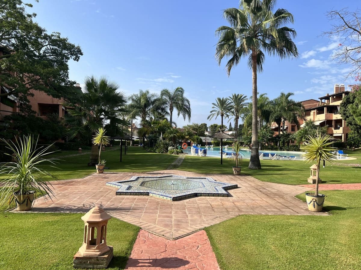 2 bedroom Apartment for rent in Marbella with pool garage - € 1,800 (Ref: 7842309)