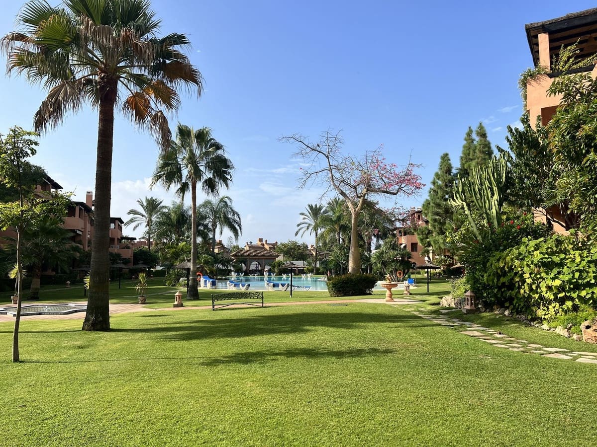 2 bedroom Apartment for rent in Marbella with pool garage - € 1,800 (Ref: 7842309)